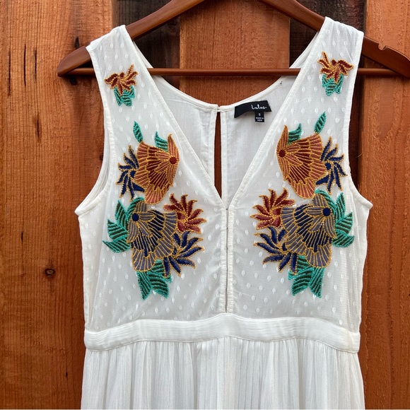 White Bohemian Floral Embroidered Gauzy Maxi Dress 🌿 - Picture 3 of 15